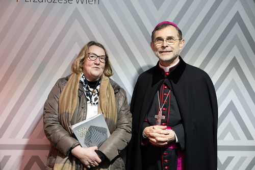Gratulationsschlange / Erzdiözese Wien/ Schönlaub, Stephan Schönlaub