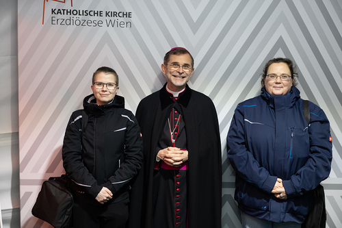 Gratulationsschlange / Erzdiözese Wien/ Schönlaub, Stephan Schönlaub